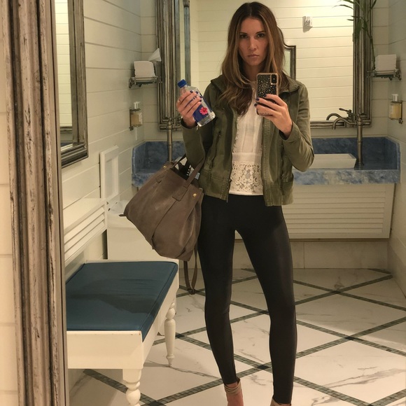 Meet your Posher, Melissa - Picture 3 of 5